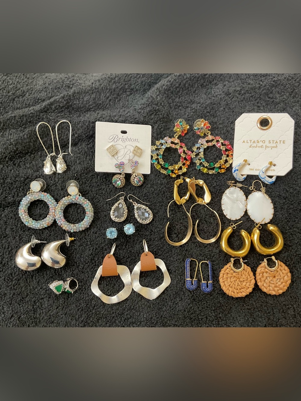 EARRINGS, 17 Pair - Picture 2 of 4